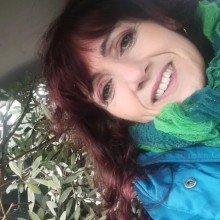 Emanuela e i nuovi olivi da piantare